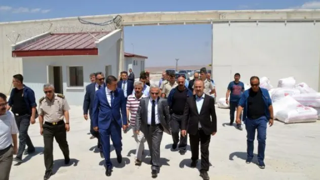 Vali Kamçı Bünyan Cezaevi'ni inceledi