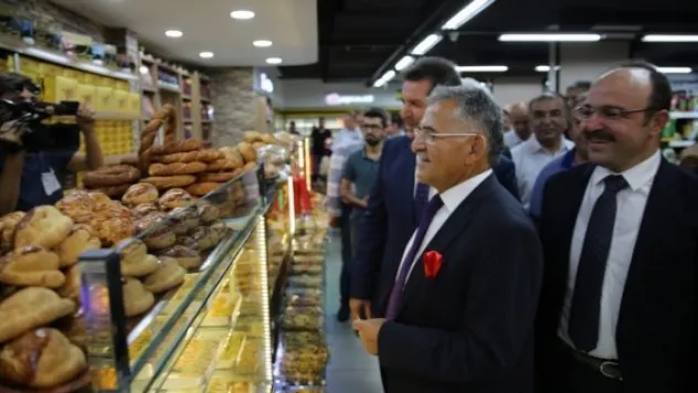 Başkan Büyükkılıç iş yeri açılışına katıldı