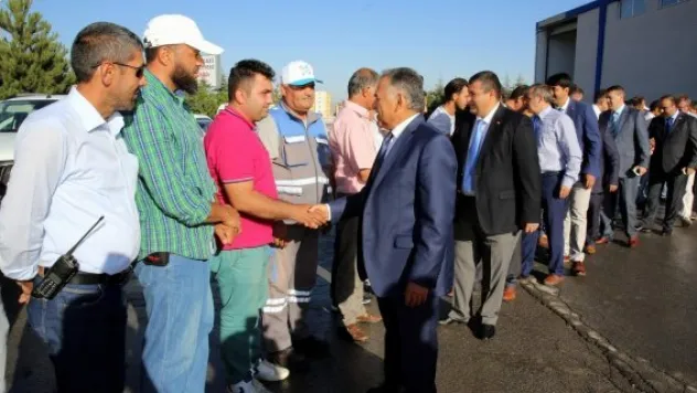 Büyükkılıç, belediye personeli ile bayramlaştı