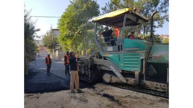 Develi Belediyesi sıcak asfalt çalışmalarına devam ediyor