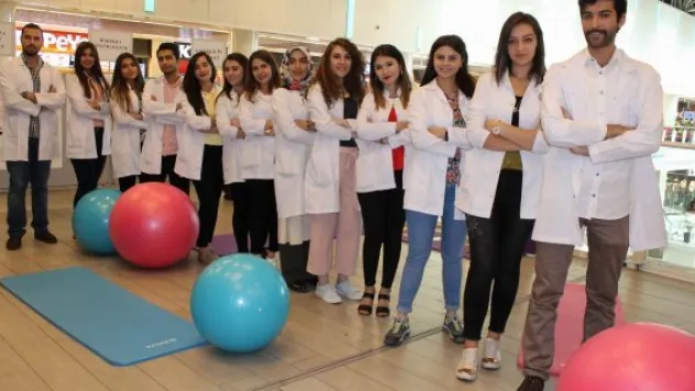 Dünya Fizyoterapistler günü için stant açıldı