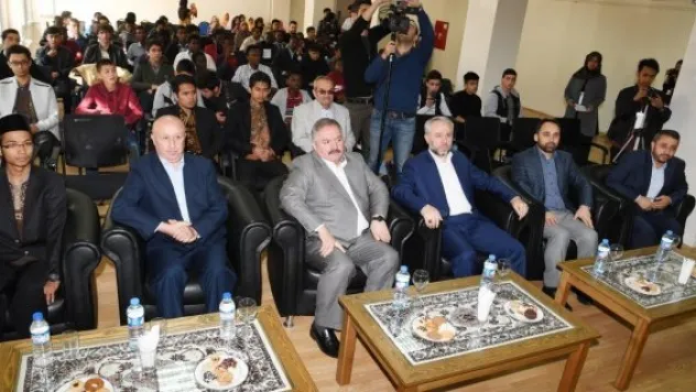 Endonezyalı öğrencilerden Kur'an ziyafeti