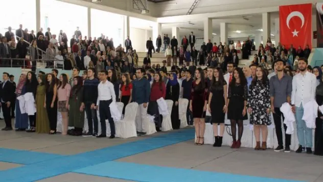 ERÜ'de 297 hekim adayı önlük giydi