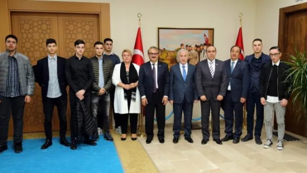 Hollanda Kayserililer Vakfı Vali Kamçı'yı ziyaret etti