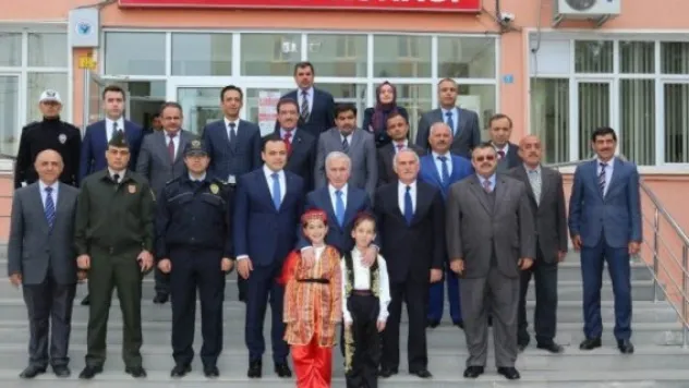 Vali Kamçı Yeşilhisar'da muhtarlarla buluştu