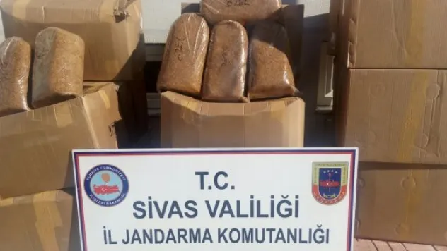 4 kilo kaçak tütüne 45 bin 570 TL ceza kesildi.
