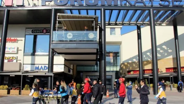 Alışveriş merkezinde gerçeği aratmayan tatbikat