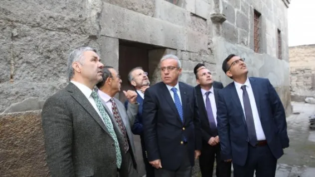 Başkan Çelik, Surp Krikor Lusavoriç Kilisesi'ni ziyaret etti