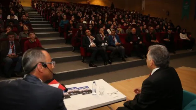Büyükkılıç, 'Kariyer Günleri'nde öğrencilerle buluştu