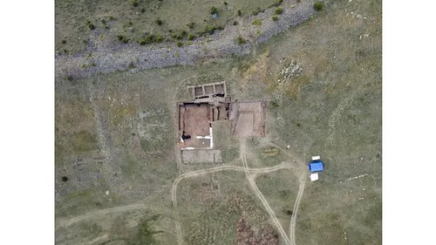 Demir Çağı'na ait kurt figürü bulundu