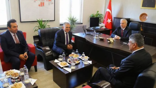 Vali Kamçı kurum ziyaretlerini sürdürüyor