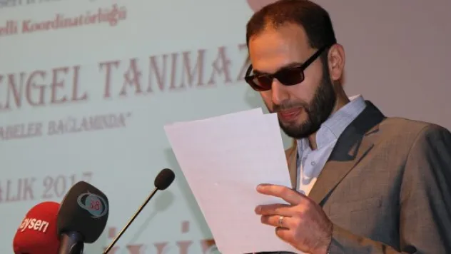 Engelliler için hazırlanan programı engelliler sundu 