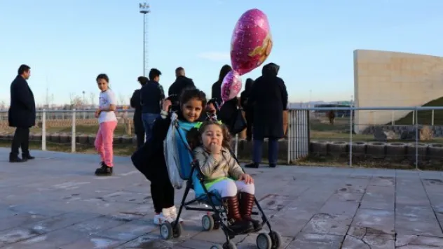 Güneşi gören Hayvanat Bahçesi'ne koştu