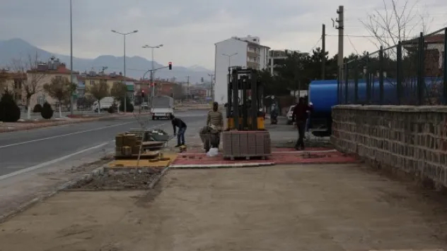 Develi'de yaya ve bisiklet yolu çalışması 