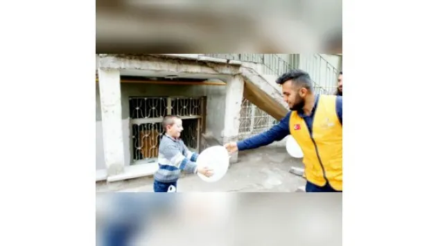 Üniversiteli gençler çocukları sevindiriyor