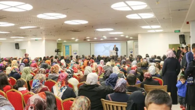 Yahyalı'da 'Bilinçli aile, ideal gençlik' konferansı