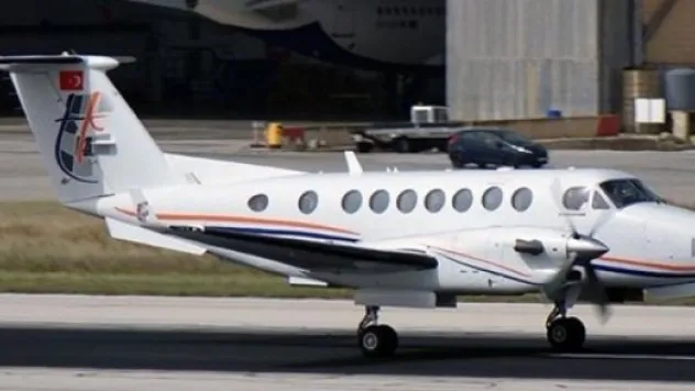 Bakan Özhaseki'yi taşıyan uçak  acil iniş yaptı