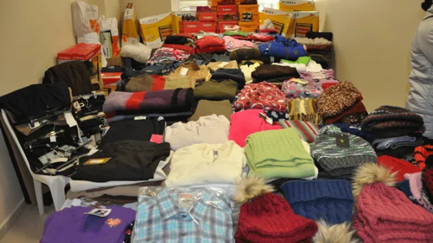 İhtiyaç sahipleri için &quotel ele&quot verdiler