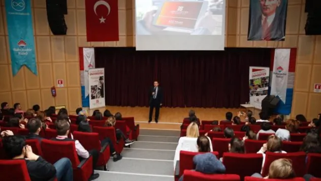 Rektör Sabuncuoğlu öğrencilerle bir araya geldi