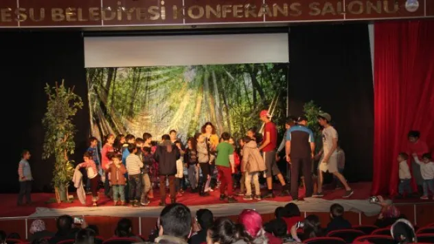 İncesu'da tiyatro gösterisine yoğun ilgi