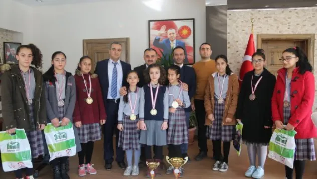 Şampiyonlardan Başkan Cabbar'a ziyaret 