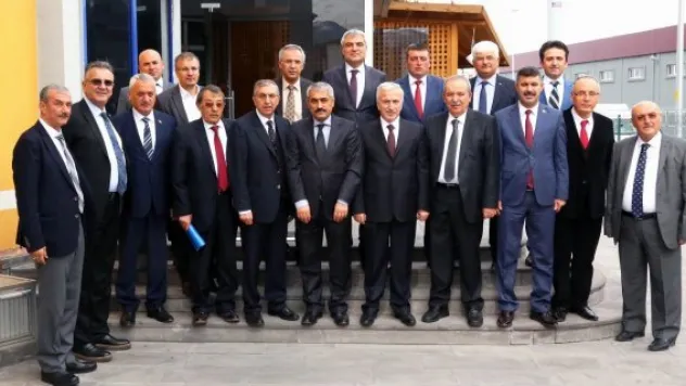 Vali Kamçı sanayicilerle bir araya geldi 