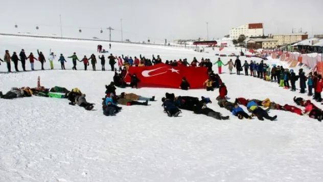 Harçlıklarıyla aldıkları bereleri Afrin'e gönderdiler