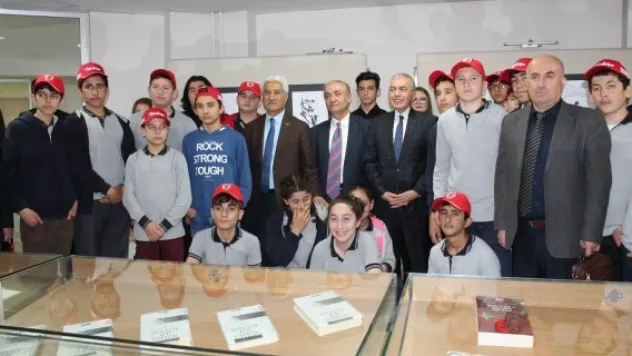 İstiklal Marşını resimlerle anlattılar