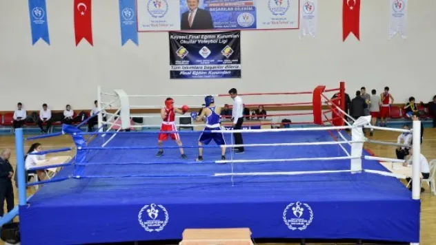Liseler arası boks şampiyonası tamamlandı