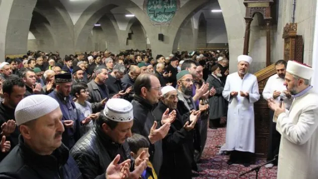 Mehmetçik vurulduğunda değil unutulduğunda ölür