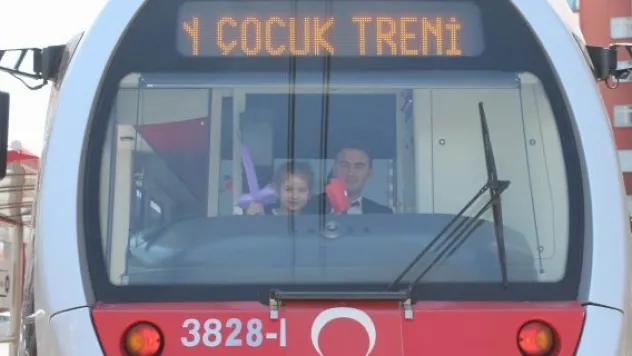 23 Nisan trenini minik vatman kullandı