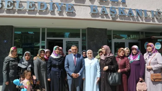 AK Parti'li kadınlar Başkan Cabbar'ı ziyaret etti