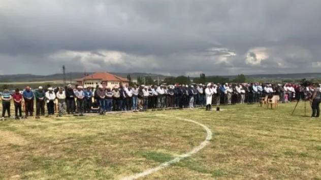 Çiftçiler yağmur duasına çıktı