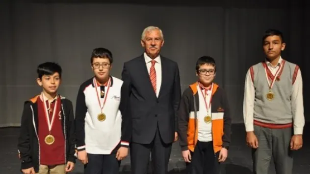 Elmalı, Matematik Yarışması ödül törenine katıldı