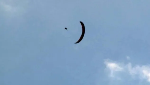Paraşütçü rüzgara kapıldı