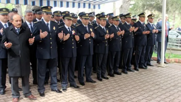 Protokol polis şehitliğini ziyaret etti