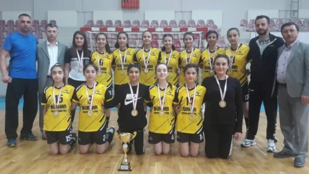 Sahra Galip Özsan Ortaokulu şampiyon