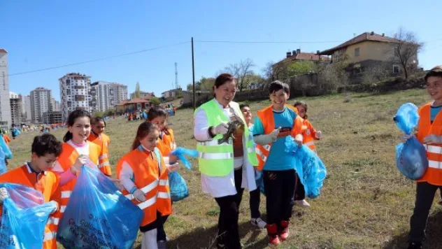 Talas'ta, öğrenciler çevre temizliği yaptı