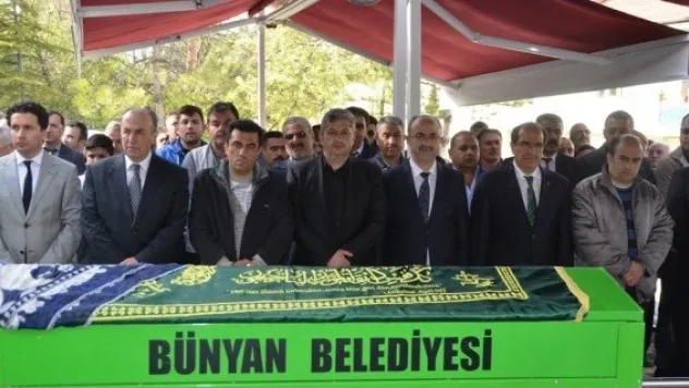 Uşak Valisi Demir'in ablası defnedildi