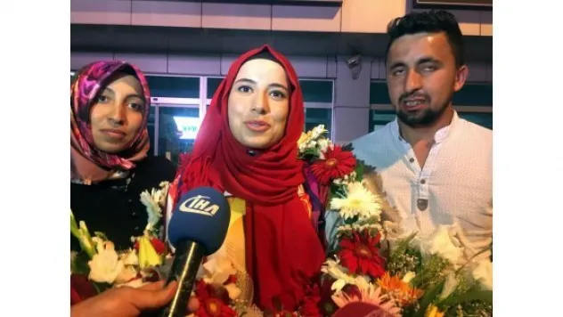 Avrupa Şampiyonu  Türk Bayraklarıyla karşılandı