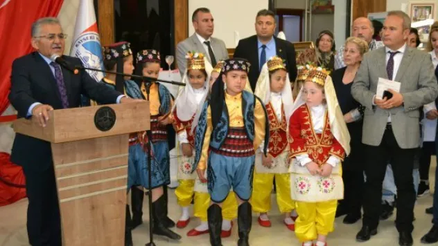 &quotErik dalı gevrektir&quotle sergi açılışı