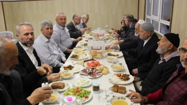 İl Müftüsü iftarını hafız öğrencilerle açtı