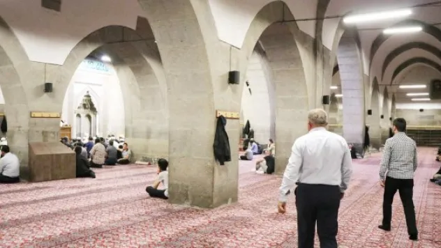 İlk teravih huşu içinde kılındı