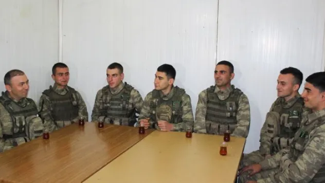 Sınırdan Afrin kahramanlarına selam