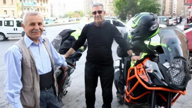 Yaşlarına aldırmadan Türkiye turunu çıktılar