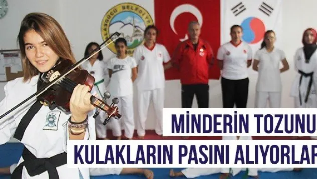 Minderin tozunu, kulakların pasını alıyorlar
