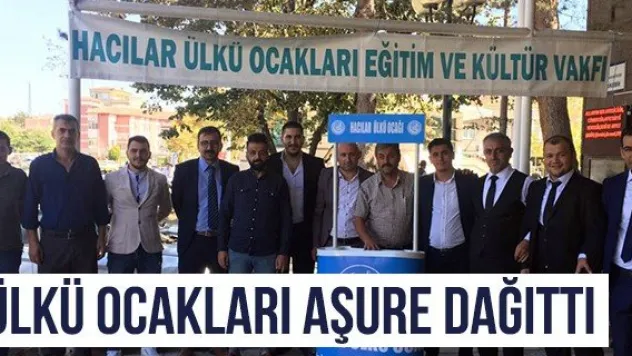 ÜLKÜ OCAKLARI AŞURE DAĞITTI
