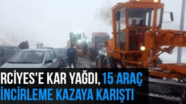Erciyes'e Kar Yağdı, 15 Araç Zincirleme Kazaya Karıştı