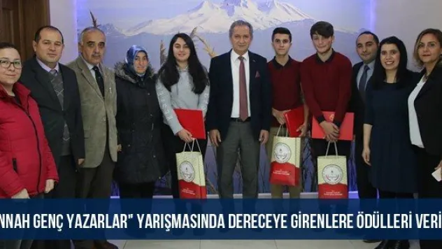 &quotCinnah Genç Yazarlar&quot Yarışmasında Dereceye Girenlere Ödülleri Verildi