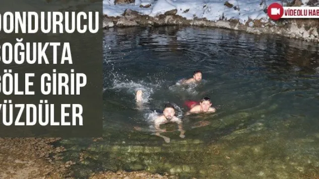 Dondurucu Soğukta Göle Girip Yüzdüler